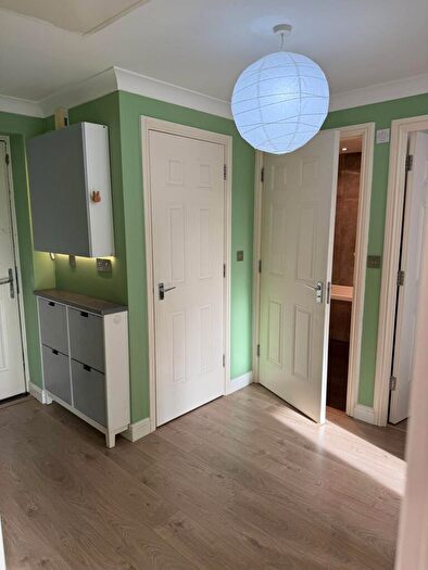 2 Bedroom Flat For Sale In Candle Street, Tower Hamlets, London, E1