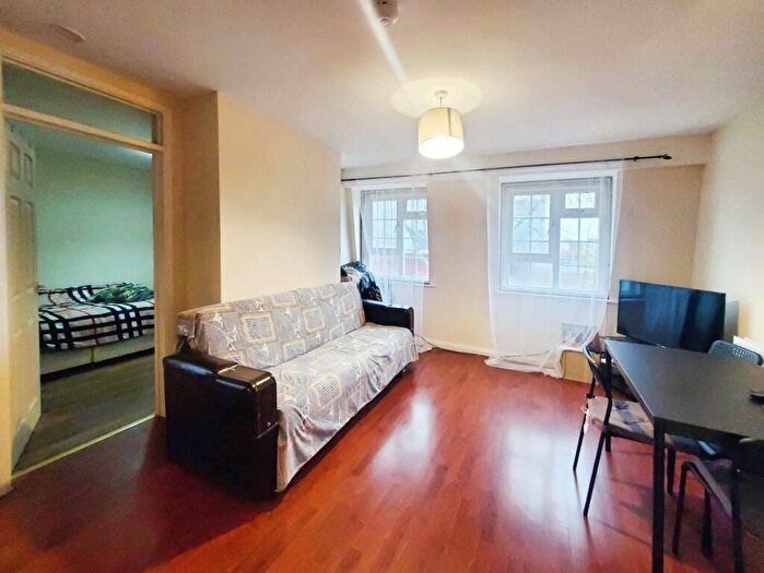 2 Bedroom Apartment For Sale In Prince Regent Lane, London, E13