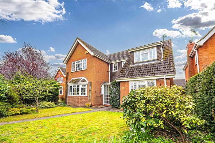 4 Bedroom Detached House For Sale In Castle Hill Road, Totternhoe, Central Bedfordshire, LU6