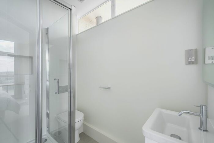 3 Bedroom Flat To Rent In Metro Central Heights, Elephant And Castle, SE1
