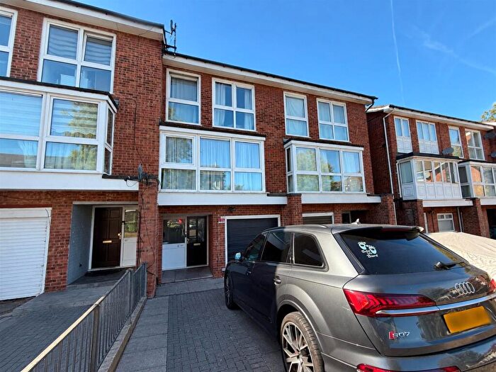 4 Bedroom Terraced House For Sale In Hungerdown, London, E4
