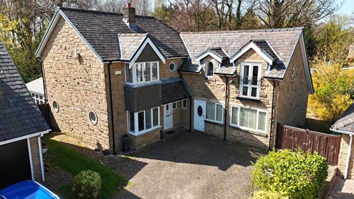 4 Bedroom Detached House For Sale In Olde Stoneheath Court, Long Lane, Heath Charnock, PR6