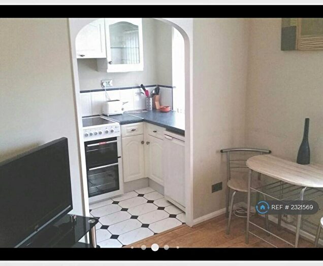 1 Bedroom Flat To Rent In Chantrell Court, Leeds, LS2