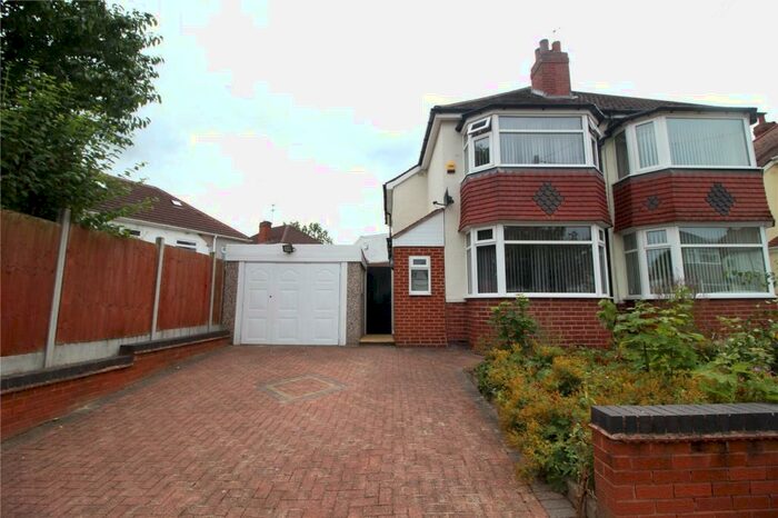 3 Bedroom House To Rent In Barton Croft, Birmingham, B28