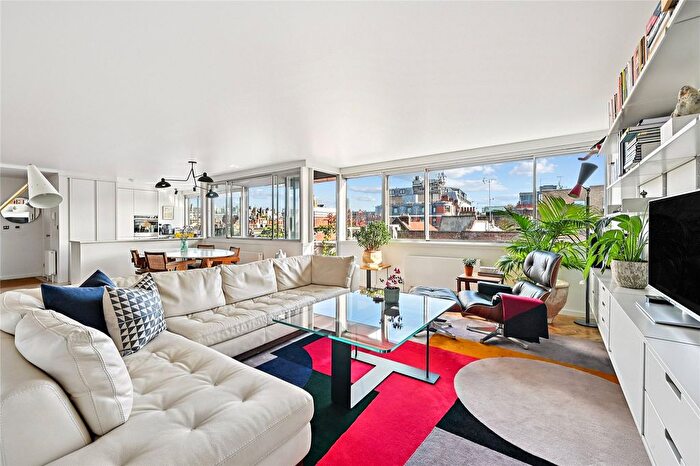 2 Bedroom Flat For Sale In Thayer Street, London, W1U