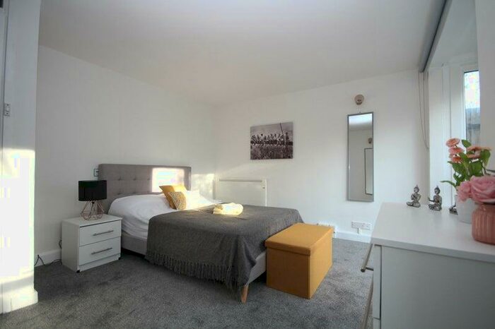 4 Bedroom House To Rent In Crayford Road, London, N7