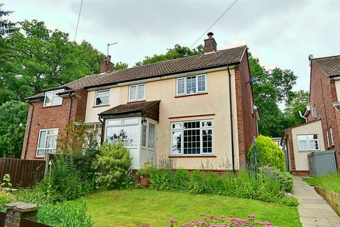 3 Bedroom Semi-Detached House For Sale In Clusterbolts, Stapleford, SG14