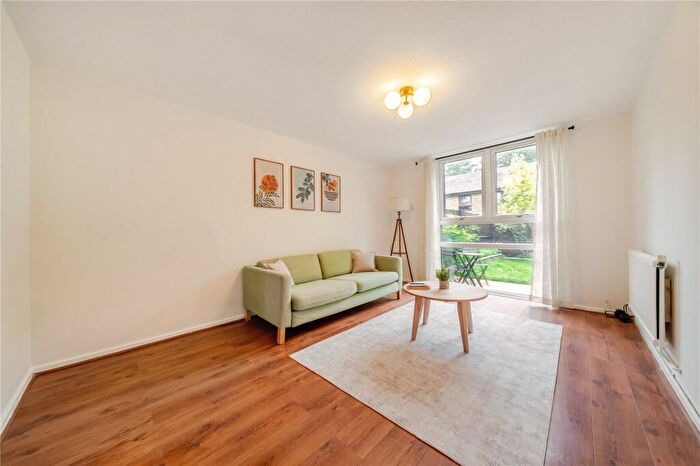 2 Bedroom Maisonette For Sale In Manaton Close, London, SE15