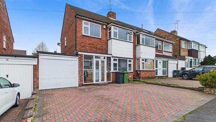 3 Bedroom Semi Detached House For Sale In Middlefield Avenue, Halesowen, B62