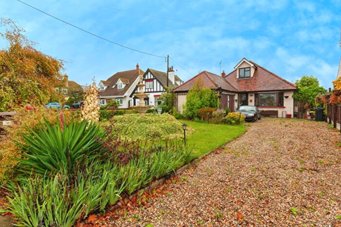 3 Bedroom Bungalow For Sale In Dumont Avenue, St. Osyth, Clacton-on-Sea, Essex, CO16