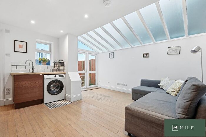 2 Bedroom Flat To Rent In Waldo Road, London, NW10