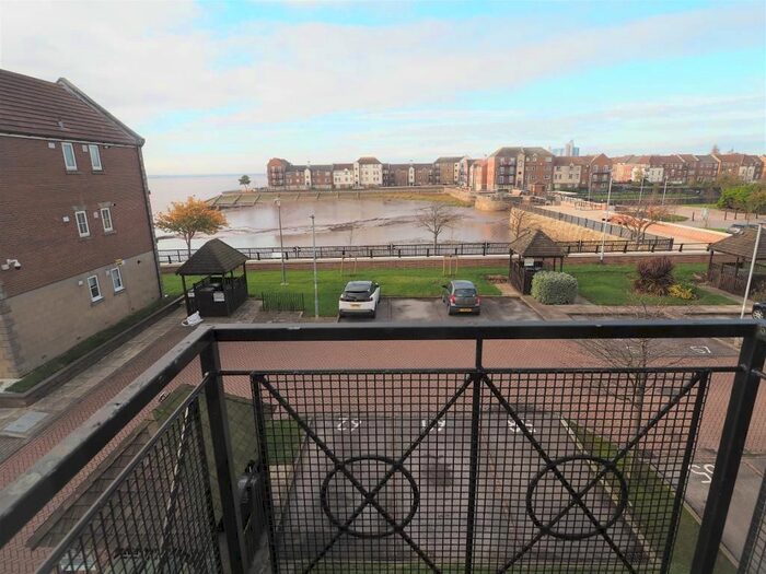 3 Bedroom Flat To Rent In Lancelot Court, Victoria Dock, Hull, East Yorkshire HU9