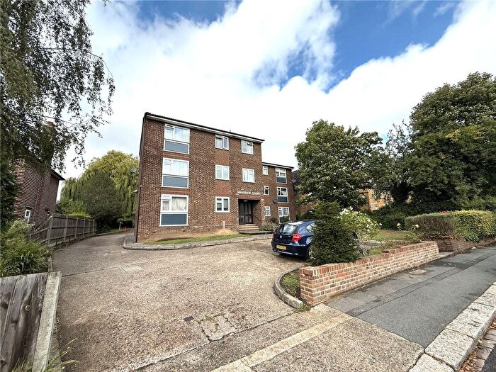 2 Bedroom Flat For Sale In Lyonsdown Road, New Barnet, EN5
