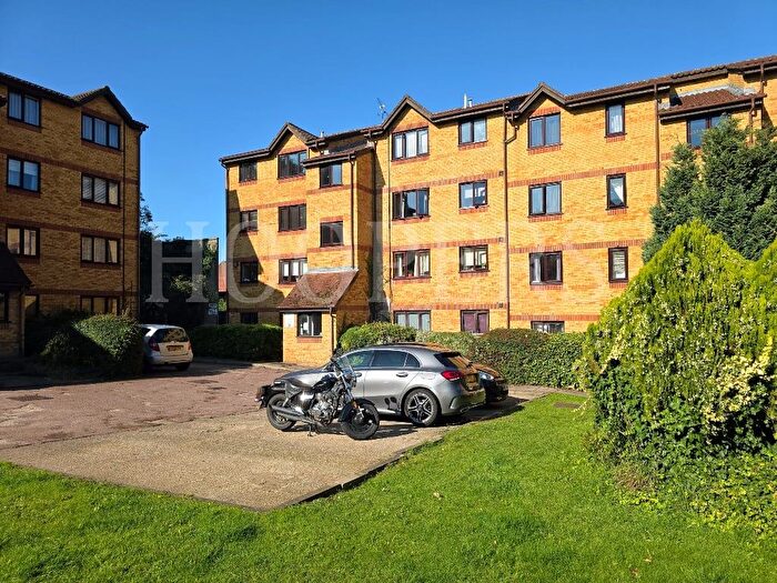 1 Bedroom Flat For Sale In Cornmow Drive, London, NW10