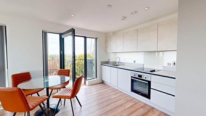 2 Bedroom Flat To Rent In Herschel Street, Slough, Berkshire, SL1