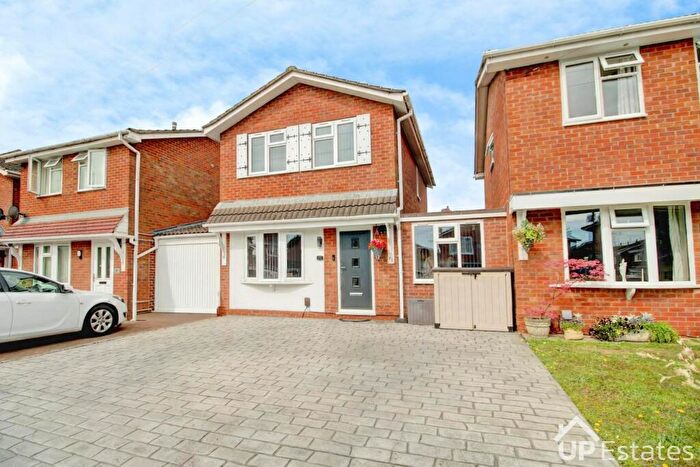 3 Bedroom Link Detached House For Sale In Pembury Avenue, Coventry, CV6