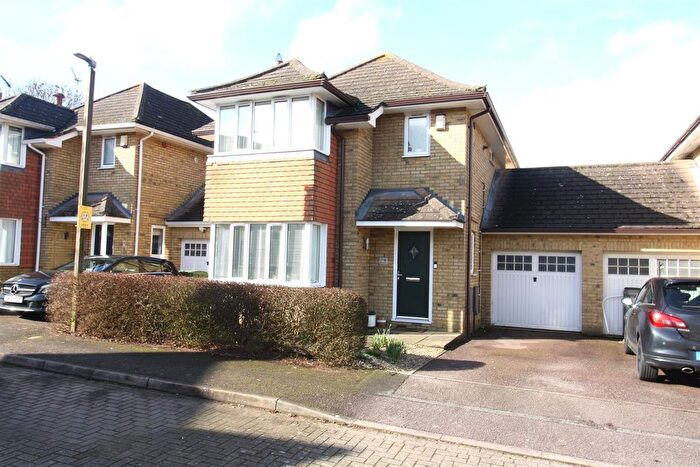 3 Bedroom Detached House For Sale In Balsam Close, Walnut Tree, Milton Keynes, MK7