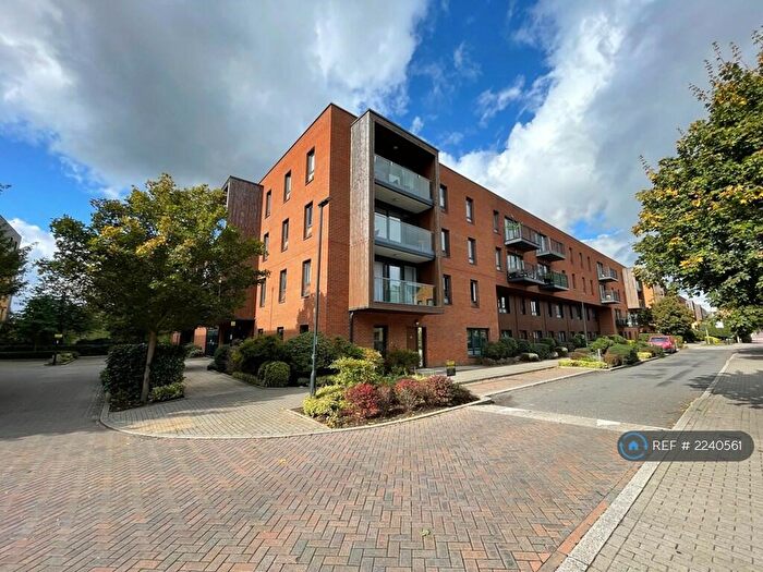 3 Bedroom Flat To Rent In Dowding Drive, London, SE9