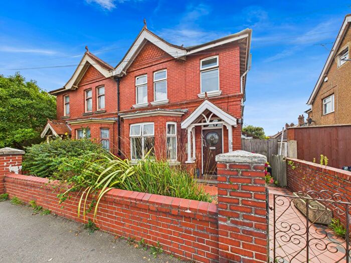 3 Bedroom Semi-Detached House To Rent In Sompting Road, Lancing, BN15