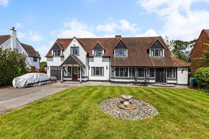 5 Bedroom Detached House To Rent In Elm Close, Farnham Common, Slough, SL2