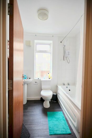 5 Bedroom Terraced House To Rent In Kingswood Road, Manchester, M14