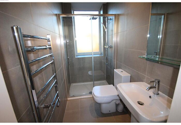 2 Bedroom Flat To Rent In Bedford Hill, London, SW12