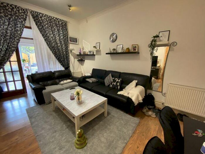1 Bedroom Flat To Rent In Green Lanes, Palmers Green, London, N13