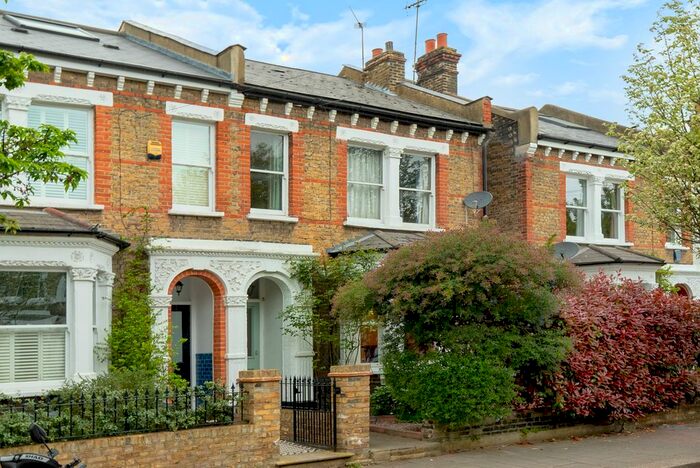 2 Bedroom Flat To Rent In Santos Road, London, SW18