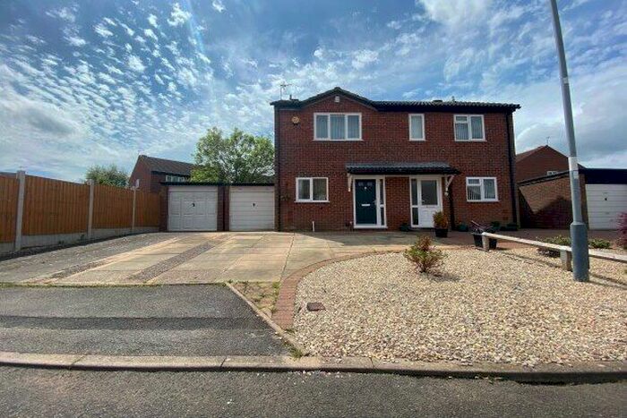 3 Bedroom Property To Rent In Longleat Grove, Leamington Spa, CV31