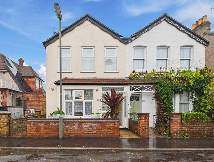 3 Bedroom Semi Detached House For Sale In Oakfield Road, Ashford, Surrey, TW15