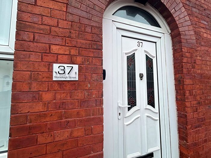 2 Bedroom Property To Rent In Stoneleigh Street, Oldham, OL1