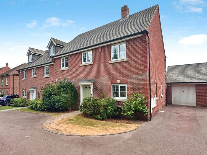 4 Bedroom Semi-Detached House For Sale In Cawett Drive, Fleet, Hampshire, GU51