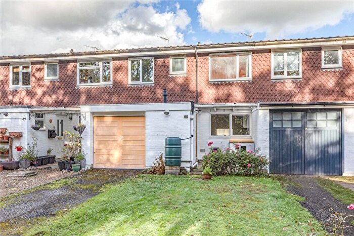 4 Bedroom Terraced House For Sale In Green Lane Close, Byfleet, West Byfleet, Surrey, KT14