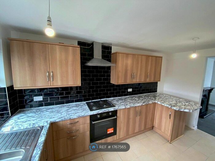 3 Bedroom Semi-Detached House To Rent In East Avenue, South Shields, NE34