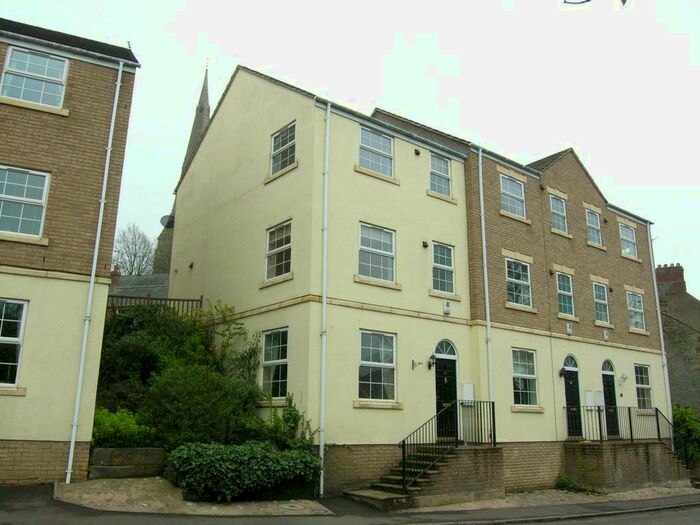 2 Bedroom Town House To Rent In High Street, Raunds, Northamptonshire, NN9