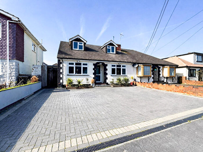 4 Bedroom Chalet For Sale In Sutton Court Drive, Rochford, SS4