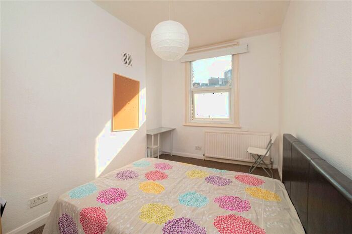 Apartment To Rent In Crayford Road, Islington, London, N7
