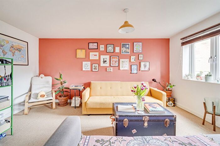 2 Bedroom Flat To Rent In Oakland Mews, Carlingford Road, London, N15