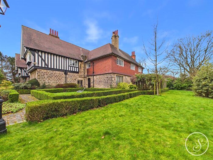 2 Bedroom Flat For Sale In Allerton Park, Leeds, LS7