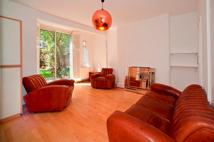 2 Bedroom Flat To Rent In Devonport Road, London, W12
