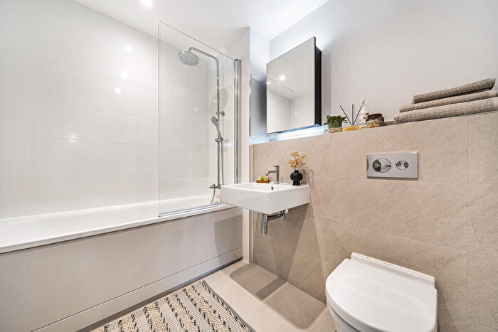 2 Bedroom Apartment To Rent In Joseph Huntley Walk, Reading, RG1