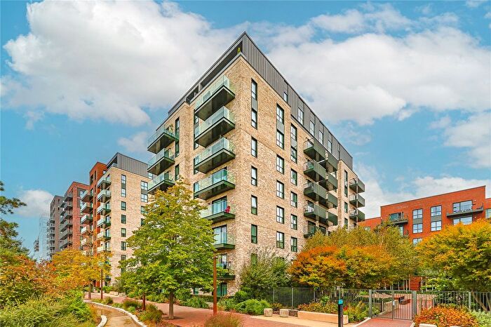 2 Bedroom Flat For Sale In Greenleaf Walk, Southall, UB1
