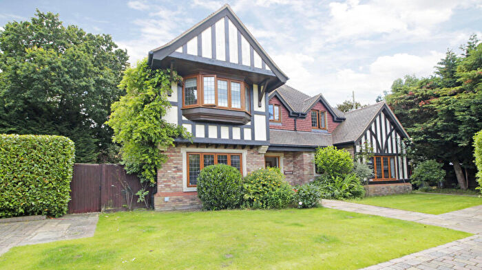 4 Bedroom Detached House For Sale In Baylis Place, Bickley, Bromley, BR1
