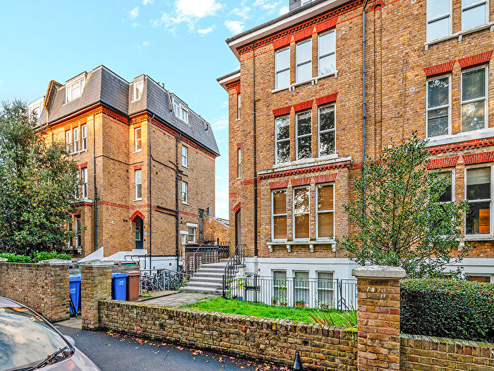 1 Bedroom Apartment To Rent In The Gardens, East Dulwich London, SE22