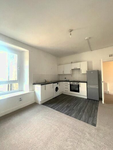 2 Bedroom Flat To Rent In High Street, Inverkeithing, Fife, KY11