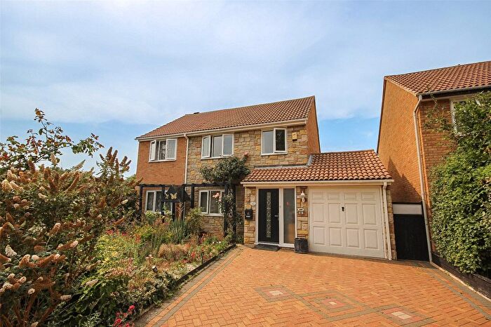 4 Bedroom Detached House For Sale In Douglas Road, Bedford, Bedfordshire, MK41