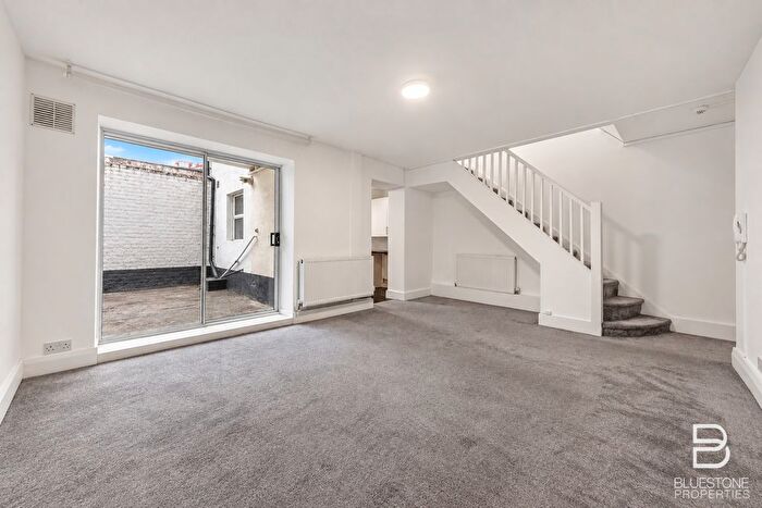 1 Bedroom Flat To Rent In Station Road, Norwood Junction, SE25