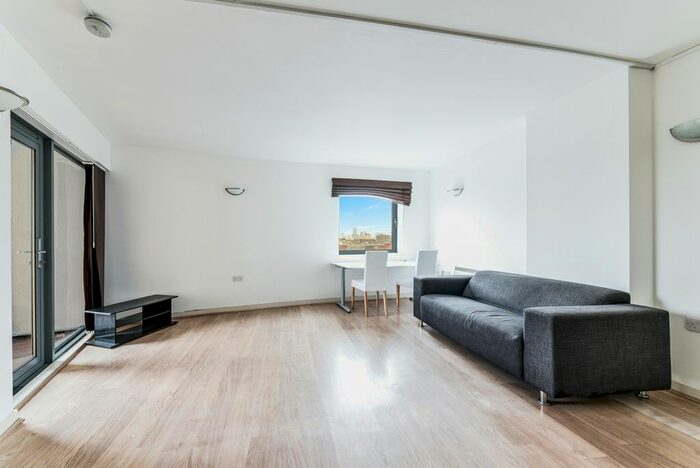 2 Bedroom Flat To Rent In Deals Gateway, London, SE13