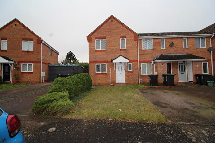 3 Bedroom End Of Terrace House To Rent In Daffodil Drive, Rushden, NN10