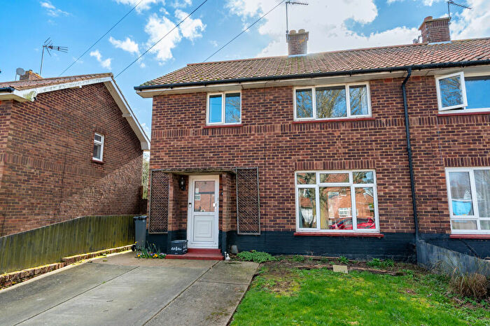 3 Bedroom Semi Detached House For Sale In Stour Avenue, Felixstowe, IP11